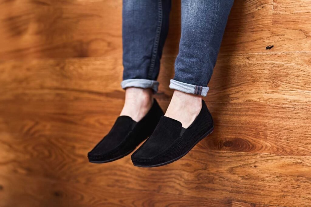 How to Wear Wingtip Shoes With Jeans