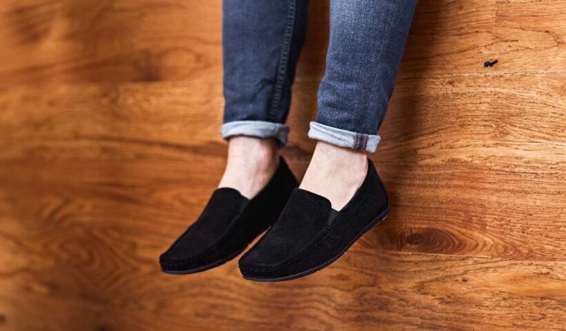 How to Wear Wingtip Shoes With Jeans