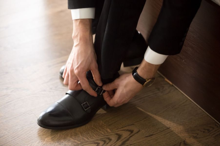 Can You Wear Wingtip Shoes and Chinos for Different Occasions