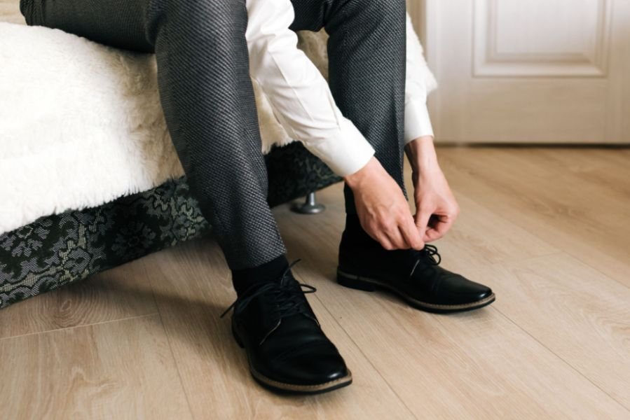 How to Wear Wingtip Shoes With Chinos Without Looking Overdressed