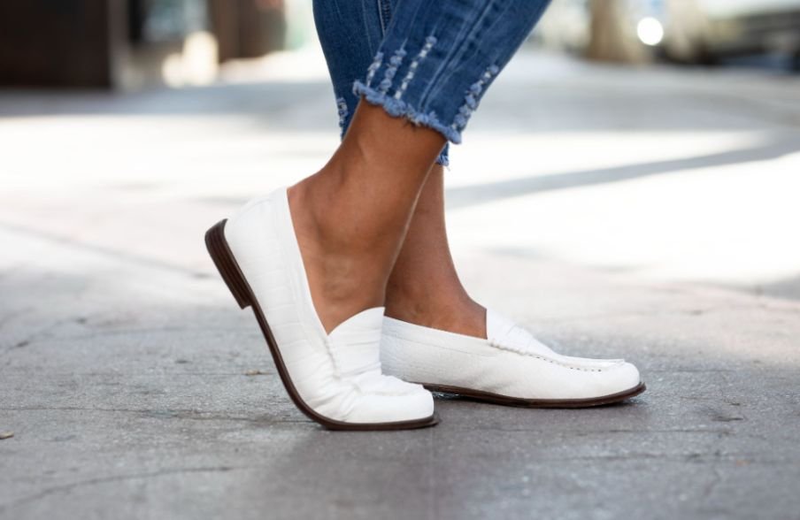 Should Wide Feet Choose Wingtip Oxfords or Derbies